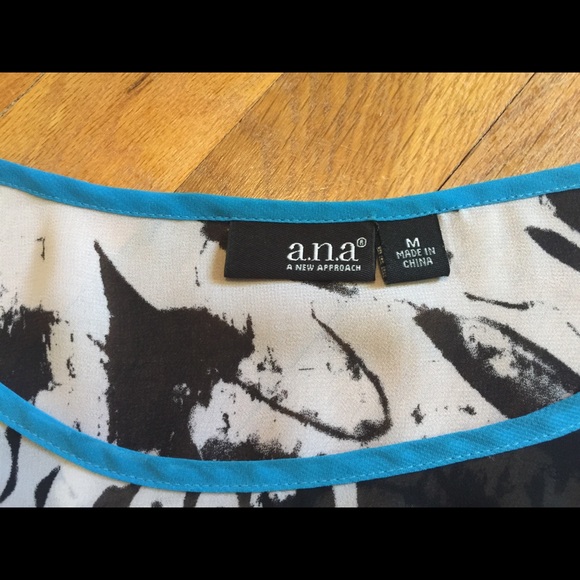 ana top, black and white print, size M - Picture 2 of 3